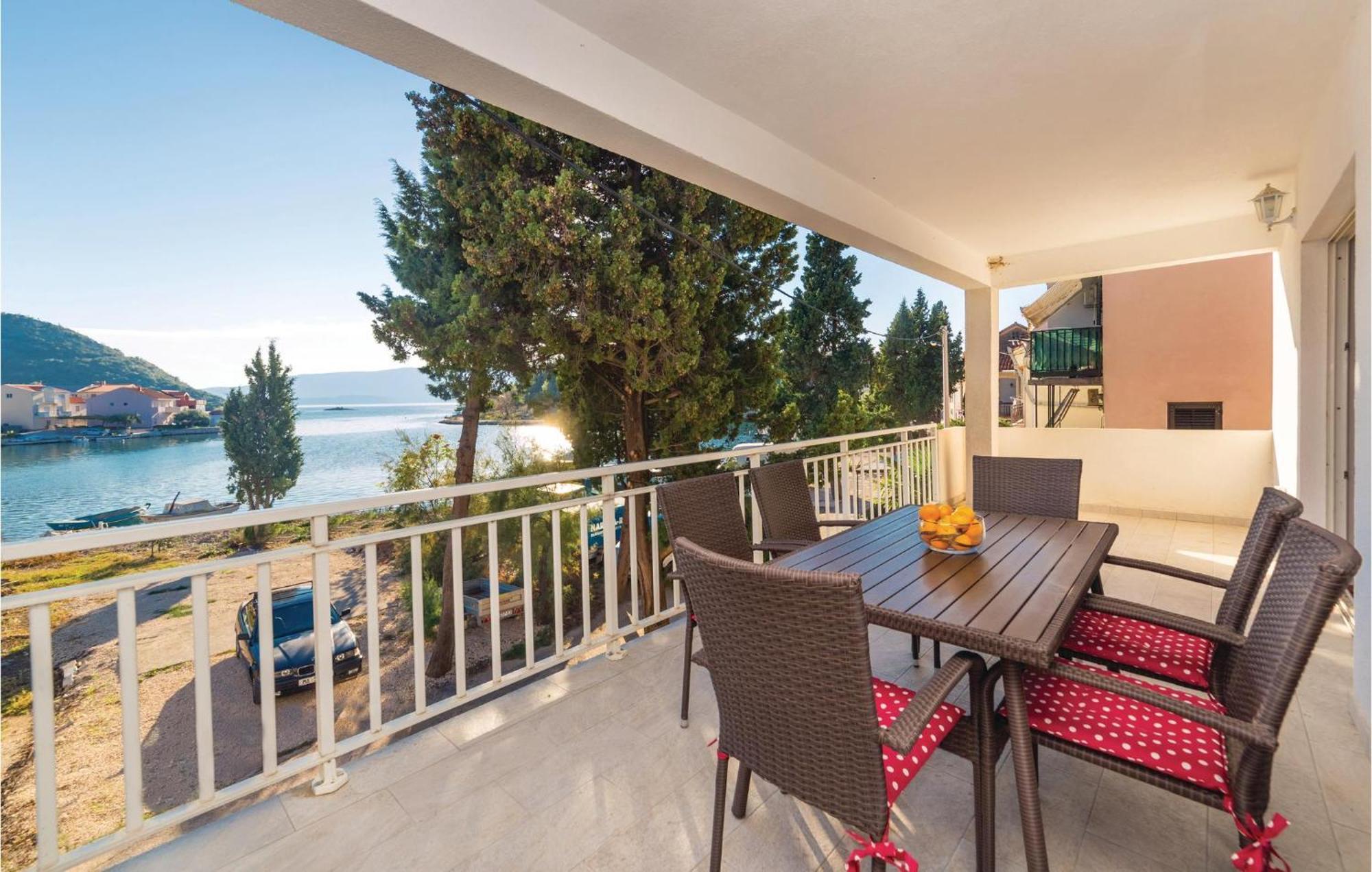 Cozy Apartment In Blace With Wifi Εξωτερικό φωτογραφία